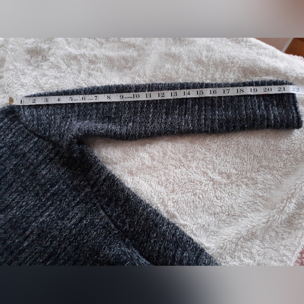 Merino Wool Sweater with Pockets - Picture 4 of 7